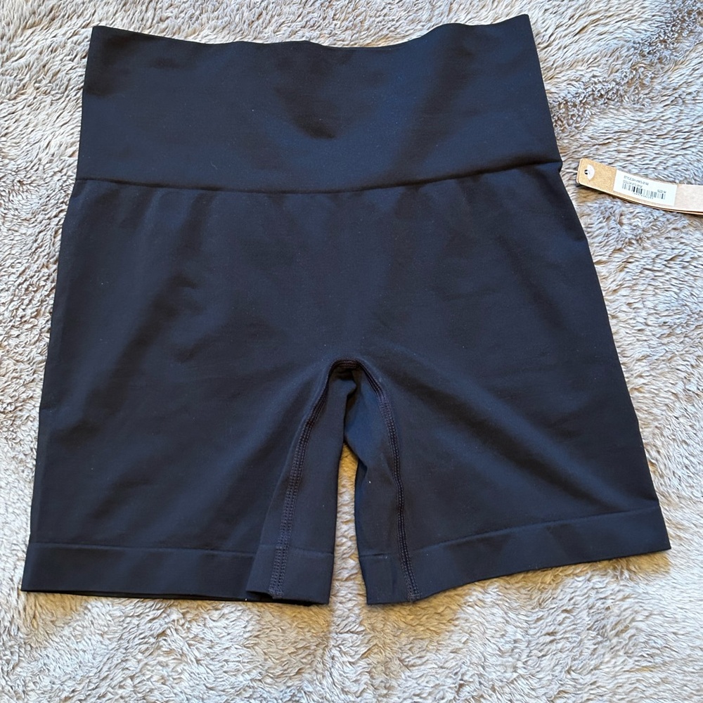 NWT! SKIMS High Waisted Smoothing Shorts